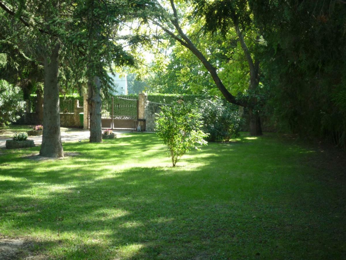 Mas De L'Ile Acomodação com café da manhã Avinhão Exterior foto